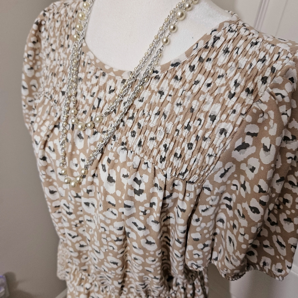 NINE WEST short sleeve smocked shirt blouse top with puffy sleeves, tan Sz Large - Picture 7 of 7